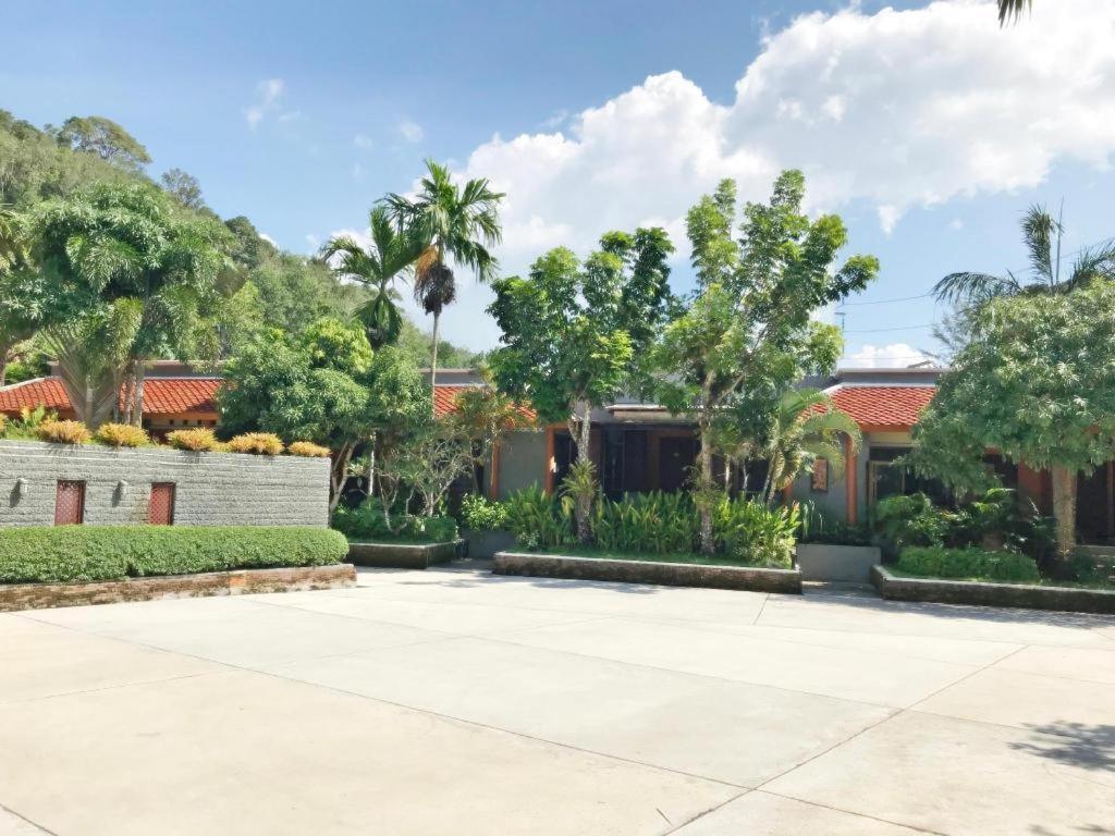 Royal Lee Resort And Spa Nai Yang Экстерьер фото